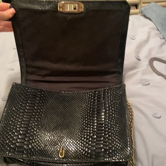 Rebecca Minkoff 11x7x3 gold chain navy purse - Picture 9 of 9